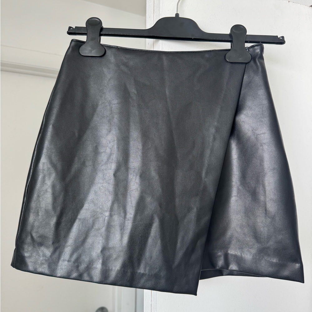 Abercrombie & Fitch Black Asymmetrical Wrap Mini Skort